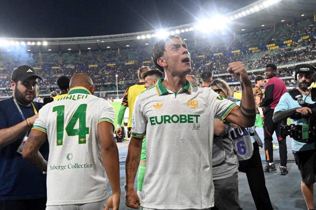 IPA85050245 - Paulo Dybala (Roma) celebrates Donyell Malen s goal during Hellas Verona FC vs AS Roma, Italian soccer Serie A match in Verona, Italy, May 24 2026  Copyright: xAlessioxTarpini IPAxSportx xx 85050245