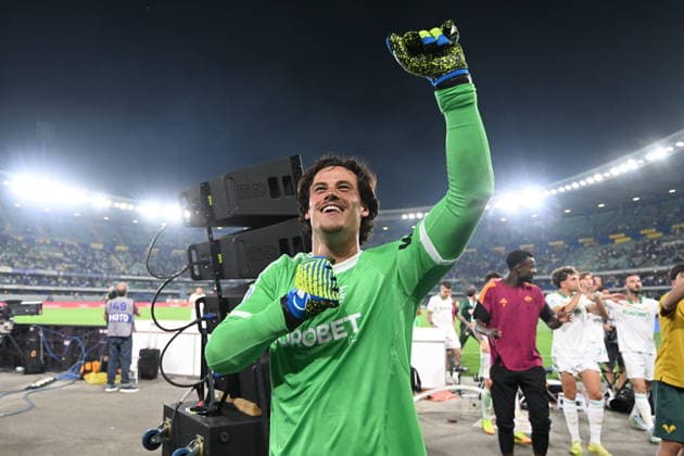 IPA85050287 - Mile Svilar (Roma) celebrates the victory during Hellas Verona FC vs AS Roma, Italian soccer Serie A match in Verona, Italy, May 24 2026  Copyright: xAlessioxTarpini IPAxSportx xx 85050287