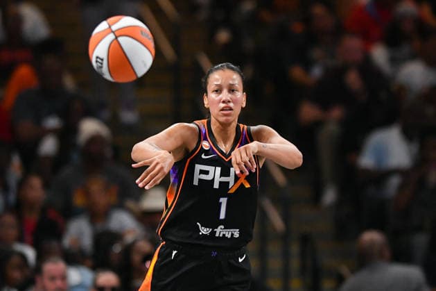 COLLEGE PARK, GA - MAY 24: Phoenix forward Noemie Brochant (1) passes the ball during the WNBA, Basketball Damen, USA game between the Phoenix Mercury and the Atlanta Dream on May 24th, 2026 at Gateway Center Arena in College Park, GA. (Photo by Rich von Biberstein Icon Sportswire) WNBA: MAY 24 Phoenix Mercury at Atlanta Dream EDITORIAL USE ONLY Icon260524024