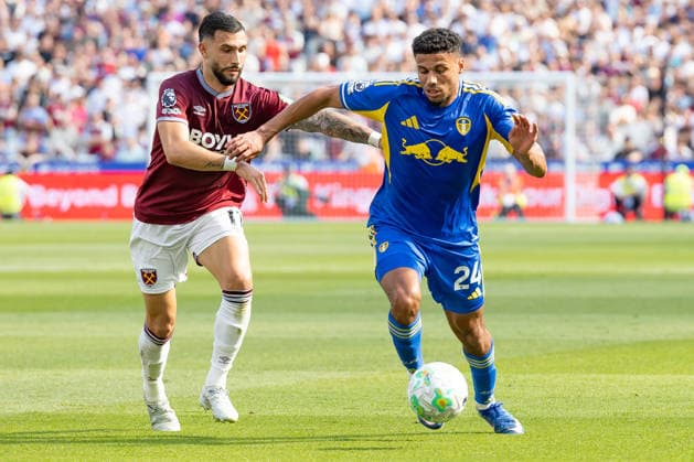 West Ham United v Leeds United, Premier League, Football, London Stadium, London, UK - 24 May 2026 Taty Castellanos of West Ham United (11) pressures James Justin of Leeds United (24) London London Stadium Stratford GBR, UK NEWSPAPERS OUT Copyright: xEllixBirchx