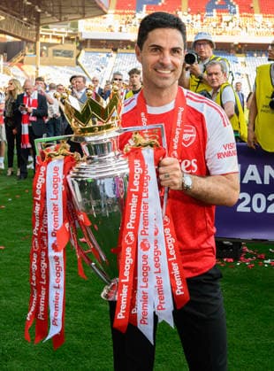 23 May 2026 - Crystal Palace v Arsenal - Premier League - Selhurst Park - London. Crystal Palace v Arsenal - Premier League - Selhurst Park - London. Arsenal Manager Mikel Arteta celebrates with the Premier League trophy. Picture : Mark Pain London England  Copyright: xMarkxPainx