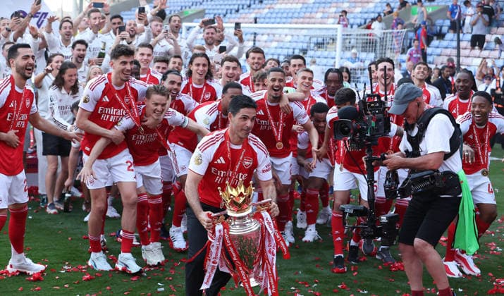 24th May 2026; Selhurst Park, Selhurst, London, England; Premier League Football, Crystal Palace versus Arsenal; Arsenal manager Mikel Arteta brings the Premier League trophy towards the fans KatiexChan