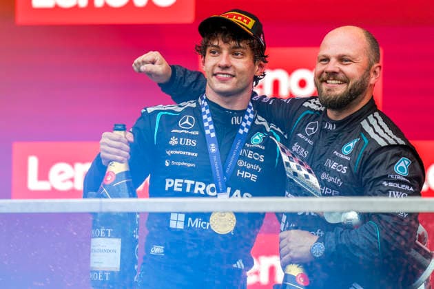 FORMULA ONE CANADIAN GRAND PRIX 2026 Kimi Antonelli 12 (ITA) Mercedes celebrates winning the race with Dean Hale, Senior Race Team Composite Technician at Mercedes AMG Petronas F1 Team, during the Formula 1 Lenovo Canadian Grand Prix 2026, 5th round of the 2026 Formula One World Championship, WM, Weltmeisterschaft from May 22 to 24, 2026 at the Circuit Gilles Villeneuve, Montreal, Canada Credit: Robbie Hoad Every Second Media Editorial use only. All images are copyright Every Second Media Limited. No images may be reproduced without prior permission. Copyright: xIMAGO EveryxSecondxMediax ESM-2005-0528 RobbiexHoadx xEveryxSecondxMediax