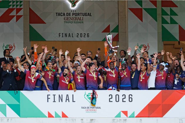Players of Torreense seen celebrating with trophy during Taca de Portugal 2026 final game between teams of Sporting CP and SCU Torreense (Luis Loureiro Ball Raw Images PT) Lisboa Estadio Nacional Jamor Portugal Copyright: xLuisxLoureirox luisloureiro_finaltacadeportugal2526_2-3
