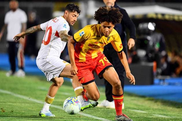 Lecce s Defensive Midfielder Oumar Ngom (79 US Lecce) and Genoa CFC s Right-back Stefano Sabelli (20 Genoa CFC) in action during the Serie A Enilive matchday 38 match between US Lecce and Genoa CFC at the Stadio Via del Mare in Lecce, Italy, Sunday, May 24, 2026. (Credit Image: Giovanni Evangelista LaPresse)  Copyright: xGiovannixEvangelista LaPressex