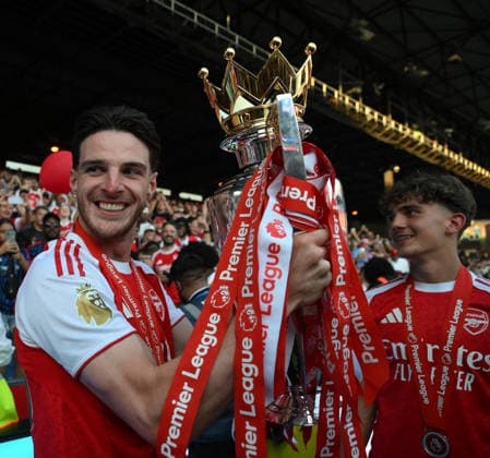 Crystal Palace v Arsenal Premier League Arsenal™s Declan Rice celebrates with the Premier League trophy during the Premier League match at Selhurst Park, London 24 05 2026 UK Newspapers OUT Copyright: xDanielxHamburyx FIL-23470-0179