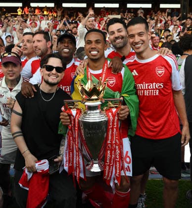 Crystal Palace v Arsenal Premier League Arsenal s Gabriel and friends celebrate with the Premier League trophy during the Premier League match at Selhurst Park, London 24 05 2026 UK Newspapers OUT Copyright: xDanielxHamburyx FIL-23470-0191