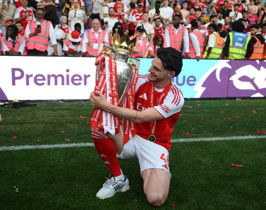 Crystal Palace v Arsenal Premier League Arsenal™s Declan Rice celebrates with the Premier League trophy during the Premier League match at Selhurst Park, London 24 05 2026 UK Newspapers OUT Copyright: xDanielxHamburyx FIL-23470-0204