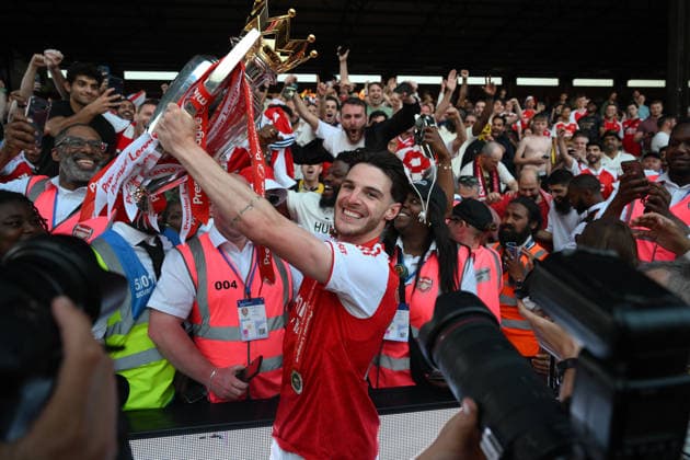 Crystal Palace v Arsenal Premier League Arsenal™s Declan Rice celebrates with the Premier League trophy during the Premier League match at Selhurst Park, London 24 05 2026 UK Newspapers OUT Copyright: xDanielxHamburyx FIL-23470-0211
