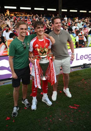 Crystal Palace v Arsenal Premier League Arsenal™s Max Dowman and friends celebrate with the Premier League trophy during the Premier League match at Selhurst Park, London 24 05 2026 UK Newspapers OUT Copyright: xDanielxHamburyx FIL-23470-0224