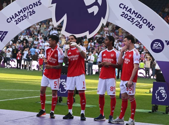 Crystal Palace v Arsenal Premier League Arsenal players prepare to lift the Premier League trophy during the Premier League match at Selhurst Park, London 24 05 2026 UK Newspapers OUT Copyright: xDanielxHamburyx FIL-23470-0275