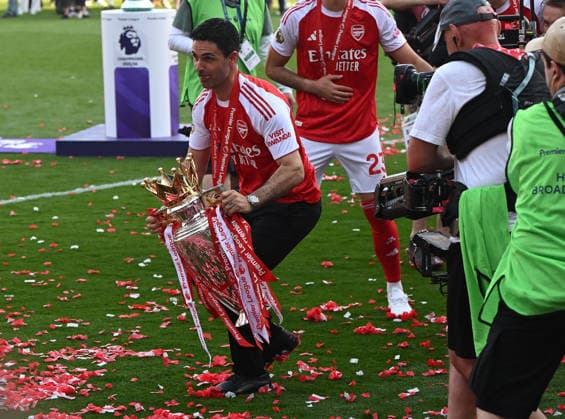Crystal Palace v Arsenal Premier League Arsenal manager Mikel Arteta with the Premier League trophy during the Premier League match at Selhurst Park, London 24 05 2026 UK Newspapers OUT Copyright: xDanielxHamburyx FIL-23470-0322