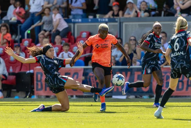SAN JOSE, CA - MAY 24: Aaliyah Farmer 25 of Chicago Stars FC challenges the ball against Racheal Kundananji 9 of Bay FC during a match on May 24, 2026 at PayPal Park in San Jose, CA. (Photo by Matthew Huang Icon Sportswire) SOCCER: MAY 24 NWSL Bay FC vs Chicago Stars EDITORIAL USE ONLY Icon260524019