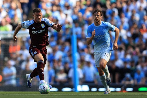 24th May 2026; Etihad Stadium, Manchester, Lancashire, England; Premier League Football, Manchester City versus Aston Villa; Ross Barkley of Aston Villa runs with the ball DavidxBlunsden