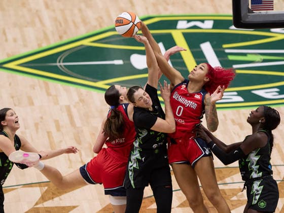 May 24, 2026, Seattle, Washington, USA: Washington Mystics center SHAKIRA AUSTIN (0) and Seattle Storm guard KATIE LOU SAMUELSON (33) go up for a rebound in the fourth quarter of the WNBA, Basketball Damen, USA match between the Seattle Storm and Washington Mystics at Climate Pledge Arena in Seattle. Seattle USA - ZUMAd218 20260524_zsp_d218_025 Copyright: xRichardxDizonx