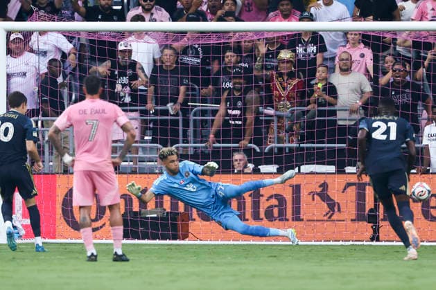 MIAMI, FL - MAY 24: Inter Miami CF goalkeeper Dayne St. Clair (97) gets beat for an early Philadelphia Union goal in the first half during the match between Philadelphia Union and Inter Miami CF on Sunday, May 24, 2026 at Nu Stadium in Miami, FL (Photo by Peter Joneleit Icon Sportswire) SOCCER: MAY 24 MLS, Fussball Herren, USA Inter Miami CF vs Philadelphia Union EDITORIAL USE ONLY Icon2605024001