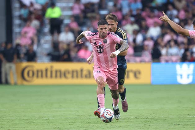 MIAMI, FL - MAY 24: Inter Miami CF midfielder Rodrigo de Paul (7) attacks with the ball in the first half during the match between Philadelphia Union and Inter Miami CF on Sunday, May 24, 2026 at Nu Stadium in Miami, FL (Photo by Peter Joneleit Icon Sportswire) SOCCER: MAY 24 MLS, Fussball Herren, USA Inter Miami CF vs Philadelphia Union EDITORIAL USE ONLY Icon2605024004
