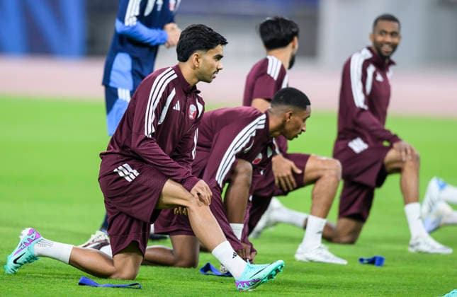 Qatar national team, Nationalteam Training session For FIFA World Cup, WM, Weltmeisterschaft, Fussball 2026 Qatar national team players warm up during the final local training session at Khalifa International Stadium in Doha, Qatar, on May 24, 2026, as the squad completes its final preparations on home soil ahead of the FIFA World Cup 2026. Qatar will play friendly matches against the Republic of Ireland and El Salvador as part of its build-up to the tournament. DOHA Qatar Copyright: xNOUSHADx
