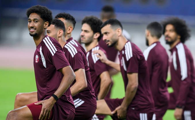 Qatar national team, Nationalteam Training session For FIFA World Cup, WM, Weltmeisterschaft, Fussball 2026 Qatar national team players warm up during the final local training session at Khalifa International Stadium in Doha, Qatar, on May 24, 2026, as the squad completes its final preparations on home soil ahead of the FIFA World Cup 2026. Qatar will play friendly matches against the Republic of Ireland and El Salvador as part of its build-up to the tournament. DOHA Qatar Copyright: xNOUSHADx