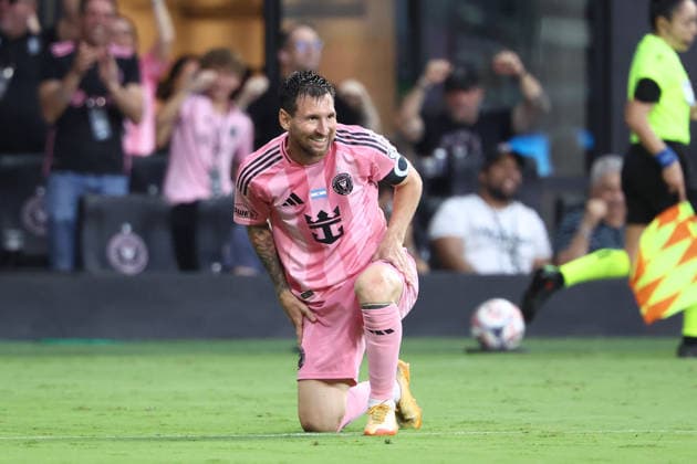 MIAMI, FL - MAY 24: Inter Miami CF midfielder Leo Messi (10) smiles after an Inter Miami CF goal in the first half during the match between Philadelphia Union and Inter Miami CF on Sunday, May 24, 2026 at Nu Stadium in Miami, FL (Photo by Peter Joneleit Icon Sportswire) SOCCER: MAY 24 MLS, Fussball Herren, USA Inter Miami CF vs Philadelphia Union EDITORIAL USE ONLY Icon2605024011
