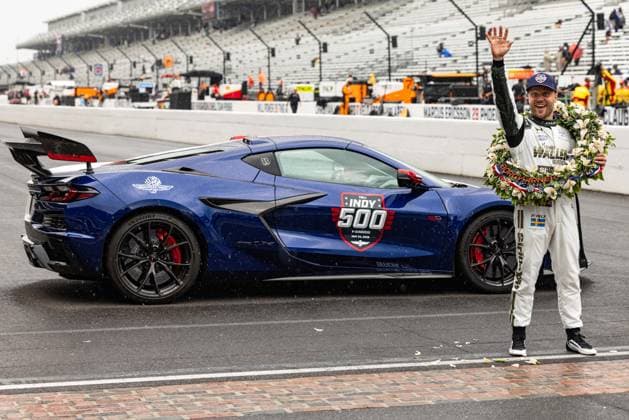 May 24, 2026, Indianapolis, Indiana, USA: FELIX ROSENQVIST (60) Meyer Shank Racing waves to fans from the yard of bricks after winning the 110th running of the Indianapolis 500 on May 24th, 2026 at the Indianapolis Motor Speedway in Indianapolis, Indiana. Indianapolis USA - ZUMAs355 20260524_zsp_s355_058 Copyright: xJustinxSickingx