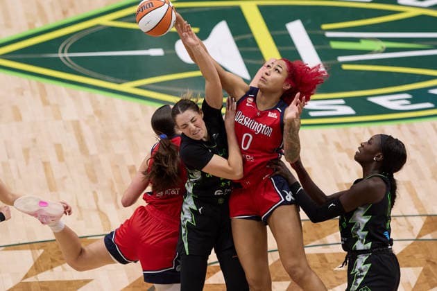May 24, 2026, Seattle, Washington, USA: Washington Mystics center SHAKIRA AUSTIN (0) and Seattle Storm guard KATIE LOU SAMUELSON (33) go up for a rebound in the fourth quarter of the WNBA, Basketball Damen, USA match between the Seattle Storm and Washington Mystics at Climate Pledge Arena in Seattle. WNBA 2026: Seattle 97:85 Washington  - ZUMAd218 20260524_zsp_d218_026 Copyright: xRichardxDizonx