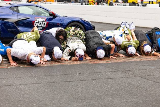 May 24, 2026, Indianapolis, Indiana, USA: FELIX ROSENQVIST (60) Meyer Shank Racing kisses the bricks after winning the 110th running of the Indianapolis 500 on May 24th, 2026 at the Indianapolis Motor Speedway in Indianapolis, Indiana. IndyCar, Indy Car, IRL, USA 2026: Indianapolis 500  - ZUMAs355 20260524_zsp_s355_056 Copyright: xJustinxSickingx