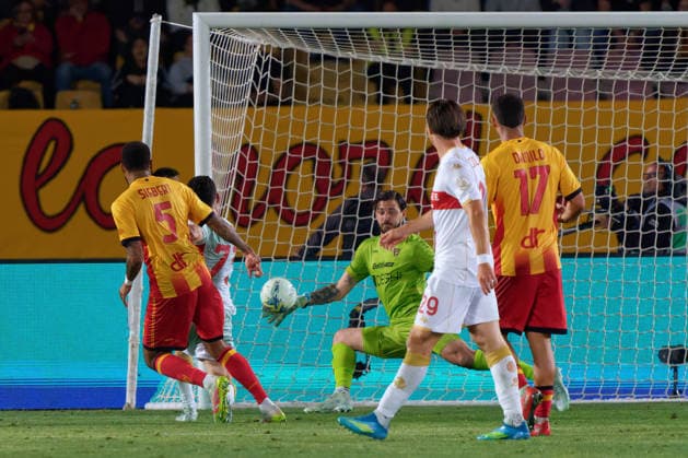 IPA85054025 - Wladimiro Falcone of US Lecce saved during US Lecce vs Genoa CFC, Italian soccer Serie A match in Lecce, Italy, May 24 2026  Copyright: xEmmanuelexMastrodonato IPAxSportx xx 85054025
