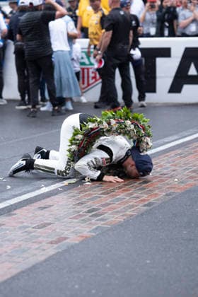 May 24, 2026, Speedway, Indiana, USA: Felix Rosenqvist, (Sweden) driver of the 60 Meyer Shank Racing Honda wins the 110th running of the Indy 500, and kisses the yard of bricks at the Indianapolis Motor Speedway. IndyCar, Indy Car, IRL, USA - Indy 500  - ZUMAd212 20260524_zsp_d212_016 Copyright: xRichardxDolex