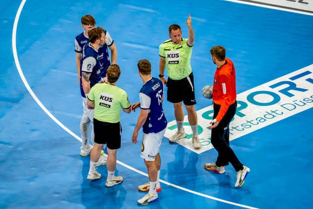24 05 2026, xkkux, Handball, 1 HBL, Bergischer HC THW Kiel, PSD BANK Dome Düsseldorf Spielgeschene Kampf um den Ball am Kreis Nordrhein Westfalen Germany