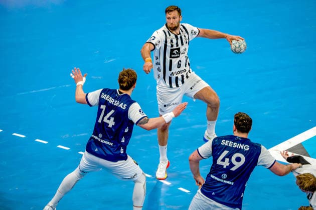 24 05 2026, xkkux, Handball, 1 HBL, Bergischer HC THW Kiel, PSD BANK Dome Düsseldorf Harald Reinkind Kiel 06 throws the ball on goal against Gerdas Babarskas BHC 14 Aron Seesing BHC 49 Nordrhein Westfalen Germany