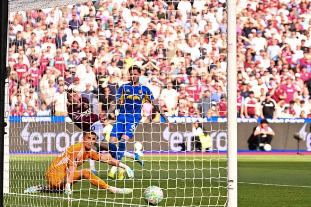West Ham United v Leeds United, Premier League West Ham United forward Jarrod Bowen (20) scores a goal during the Premier League match between West Ham United and Leeds United at the London Stadium, London, UK, on 24 May 2026. London London Stadium UK Editorial use only DataCo restrictions apply See www.football-dataco.com , Copyright: xPaulxBockingx PSI-24301-0119