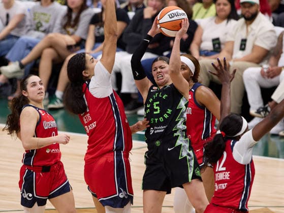 May 24, 2026, Seattle, Washington, USA: Seattle Storm guard JADE MELBOURNE (5) controls the basketball while guarded by Washington Mystics defenders in the second quarter of the WNBA, Basketball Damen, USA match between the Seattle Storm and Washington Mystics at Climate Pledge Arena in Seattle. WNBA 2026: Seattle 97:85 Washington  - ZUMAd218 20260524_zsp_d218_016 Copyright: xRichardxDizonx