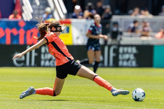 SAN JOSE, CA - MAY 24: Joelle Anderson 18 of Bay FC reaches for the ball during a match against Chicago Stars FC on May 24, 2026 at PayPal Park in San Jose, CA. (Photo by Matthew Huang Icon Sportswire) SOCCER: MAY 24 NWSL Bay FC vs Chicago Stars EDITORIAL USE ONLY Icon260524049