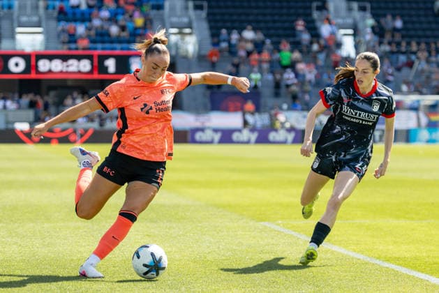 SAN JOSE, CA - MAY 24: Keira Barry 27 of Bay FC passes the ball against Ryan Gareis 24 of Chicago Stars FC during a match on May 24, 2026 at PayPal Park in San Jose, CA. (Photo by Matthew Huang Icon Sportswire) SOCCER: MAY 24 NWSL Bay FC vs Chicago Stars EDITORIAL USE ONLY Icon260524085