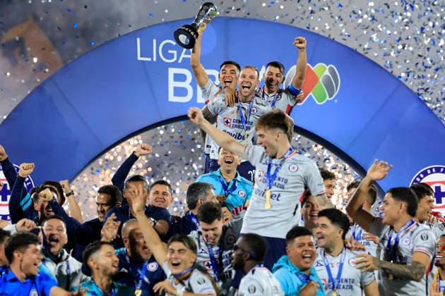 LIGA BBVA MX TORNEO CLAUSURA 2026 FINAL LIGA BBVA MX TORNEO CLAUSURA 2026 FINAL PUMAS VS CRUZ AZUL 24052026 MEXICO CITY, MEXICO Photo of players of Cruz Azul celebrating with the champion trophy, after defeating Pumas in the final of the Liga BBVA MX Torneo Clausura 2026, held at the Estadio Olimpico of Mexico City Photo of players of Cruz Azul celebrating with the champion trophy, after defeating Pumas in the final of the Liga BBVA MX Torneo Clausura 2026, held at the Estadio Olimpico of Mexico City PHOTO BY IMAGENSHOP AGENCIA FOTOGRAFICA MEXICO CITY MEXICO CITY MEXICO CITY MEXICO Copyright: xJorgexReyesx