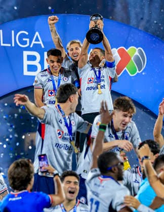 LIGA BBVA MX TORNEO CLAUSURA 2026 FINAL LIGA BBVA MX TORNEO CLAUSURA 2026 FINAL PUMAS VS CRUZ AZUL 24052026 MEXICO CITY, MEXICO Photo of players of Cruz Azul celebrating with the champion trophy, after defeating Pumas in the final of the Liga BBVA MX Torneo Clausura 2026, held at the Estadio Olimpico of Mexico City Photo of players of Cruz Azul celebrating with the champion trophy, after defeating Pumas in the final of the Liga BBVA MX Torneo Clausura 2026, held at the Estadio Olimpico of Mexico City PHOTO BY IMAGENSHOP AGENCIA FOTOGRAFICA MEXICO CITY MEXICO CITY MEXICO CITY MEXICO Copyright: xJorgexReyesx