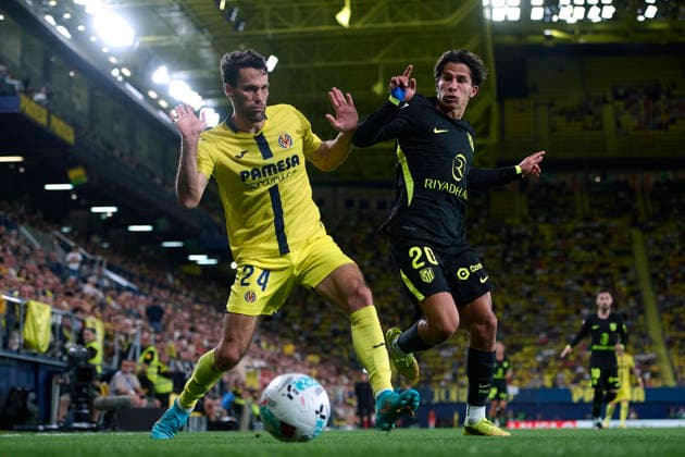 (260525) -- VILA REAL, May 25, 2026 () -- Alfonso Pedraza (L) of Villarreal vies for the ball with Giuliano Simeone of Atletico de Madrid during the La Liga match between Villarreal and Atletico de Madrid in Vila Real, Spain on May 24, 2026. (Str ) (SP)SPAIN-VILA REAL-FOOTBALL-LA LIGA-VILLARREAL VS ATLETICO DE MADRID Xinhua 