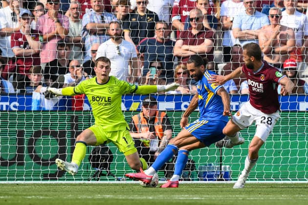 West Ham United v Leeds United - Premier League Mads Hermansen, goalkeeper for West Ham United, saves a shot from Dominic Calvert-Lewin of Leeds United during the Premier League match between West Ham United and Leeds United at the London Stadium, Stratford, on May 24, 2026. Stratford Greater London United Kingdom  Copyright: xMIxNewsx originalFilename:fletcher-westhamu260524_npHCT.jpg