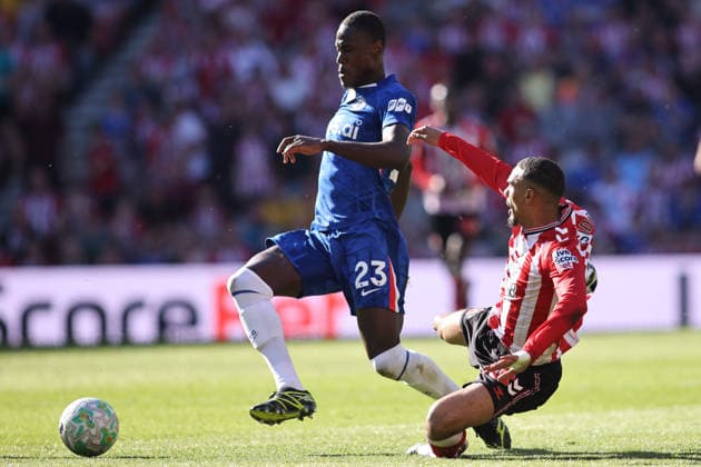 Sunderland v Chelsea - Premier League Trevoh Chalobah of Chelsea challenges Wilson Isidor of Sunderland during the Premier League match between Sunderland and Chelsea at the Stadium of Light in Sunderland, United Kingdom, on May 24, 2026. Sunderland Tyne and Wear United Kingdom  Copyright: xMIxNewsx originalFilename:fletcher-sunderla260524_np2T1.jpg