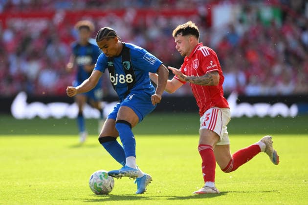 Nottingham Forest v Bournemouth - Premier League Amine Adli of Bournemouth is under pressure from Neco Williams of Nottingham Forest during the Premier League match between Nottingham Forest and Bournemouth at the City Ground in Nottingham, United Kingdom, on May 24, 2026. Nottingham Nottinghamshire United Kingdom  Copyright: xMIxNewsx originalFilename:fletcher-nottingh260524_npqhB.jpg
