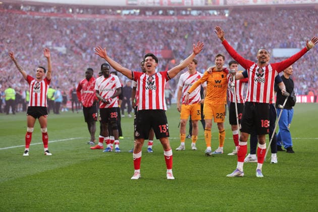 Sunderland v Chelsea - Premier League Luke O Nien of Sunderland celebrates at full time during the Premier League match between Sunderland and Chelsea at the Stadium of Light in Sunderland, United Kingdom, on May 24, 2026. Sunderland Tyne and Wear United Kingdom  Copyright: xMIxNewsx originalFilename:fletcher-sunderla260524_npdPa.jpg