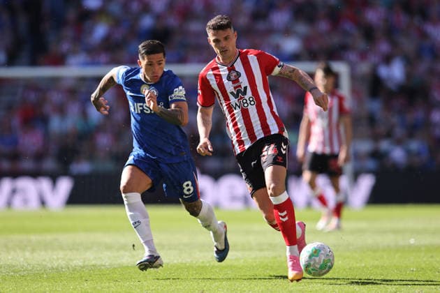 Sunderland v Chelsea - Premier League Granit Xhaka of Sunderland takes the ball past Enzo Fernandez of Chelsea during the Premier League match between Sunderland and Chelsea at the Stadium of Light in Sunderland on May 24, 2026. Sunderland Tyne and Wear United Kingdom  Copyright: xMIxNewsx originalFilename:fletcher-sunderla260524_npeRo.jpg