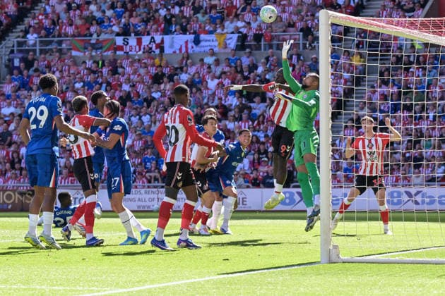 Sunderland v Chelsea - Premier League Robert Sanchez of Chelsea FC comes under pressure from Brian Brobbey of Sunderland FC during the Premier League match between Sunderland and Chelsea at the Stadium Of Light in Sunderland, on May 24, 2026. Sunderland Tyne and Wear United Kingdom  Copyright: xMIxNewsx originalFilename:fletcher-sunderla260524_npXLg.jpg