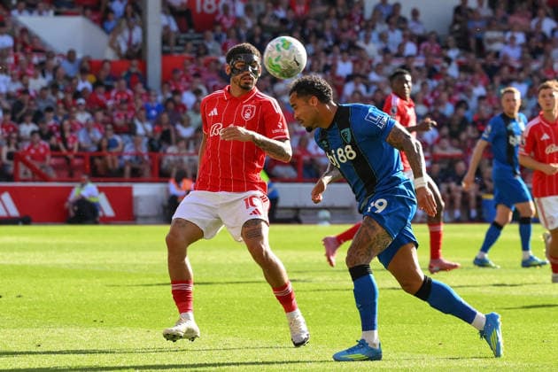 Nottingham Forest v Bournemouth - Premier League Justin Kluivert of Bournemouth is under pressure from Morgan Gibbs-White of Nottingham Forest during the Premier League match between Nottingham Forest and Bournemouth at the City Ground in Nottingham on May 24, 2026. Nottingham Nottinghamshire United Kingdom  Copyright: xMIxNewsx originalFilename:fletcher-nottingh260524_npPxW.jpg