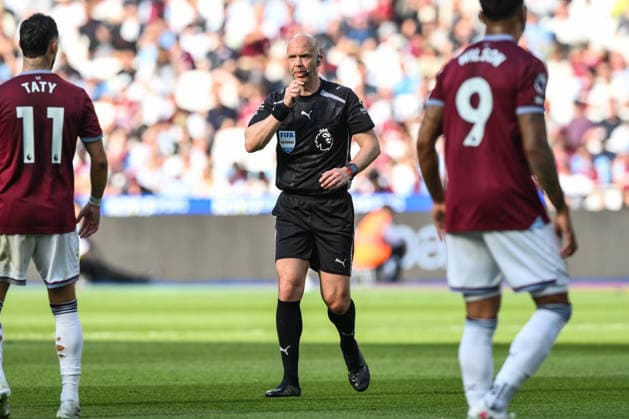 West Ham United v Leeds United - Premier League Anthony Taylor serves as match referee during the Premier League match between West Ham United and Leeds United at the London Stadium, Stratford, on May 24, 2026. Stratford Greater London United Kingdom  Copyright: xMIxNewsx originalFilename:fletcher-westhamu260524_npO7z.jpg