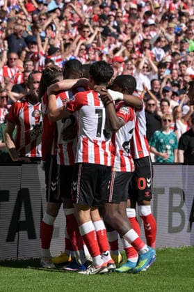 Sunderland v Chelsea - Premier League A Sunderland player celebrates opening the scoring during the Premier League match between Sunderland and Chelsea at the Stadium of Light in Sunderland on May 24, 2026. Sunderland Tyne and Wear United Kingdom  Copyright: xMIxNewsx originalFilename:fletcher-sunderla260524_npFoj.jpg