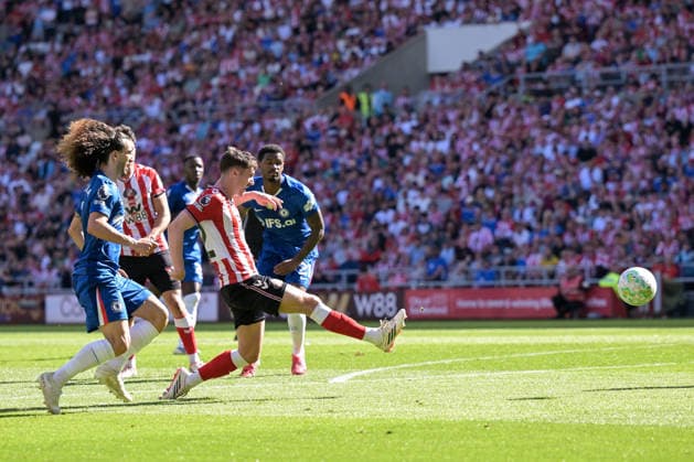 Sunderland v Chelsea - Premier League Trai Hume of Sunderland FC scores to put Sunderland 1-0 up during the Premier League match between Sunderland and Chelsea at the Stadium of Light, Sunderland, on May 24, 2026. Sunderland Tyne and Wear United Kingdom  Copyright: xMIxNewsx originalFilename:fletcher-sunderla260524_npSTw.jpg