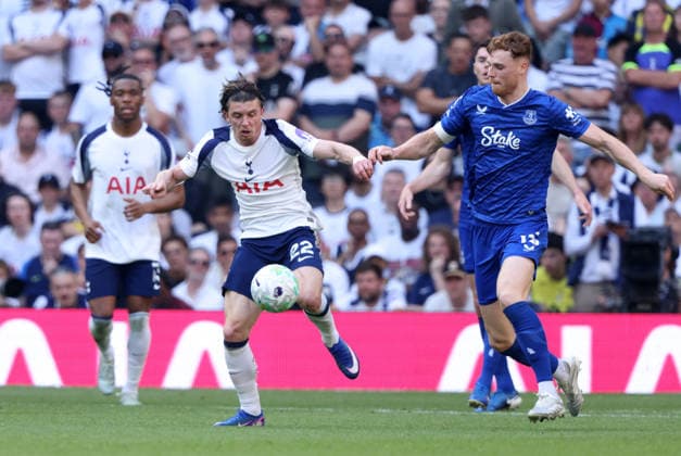 Conor Gallagher (TH) Jake O Brien (E) at the Tottenham Hotspur v Everton EPL match, at the Tottenham Hotspur Stadium, London, UK on 24th May, 2026. 