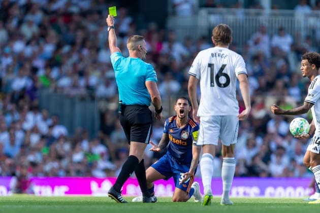 Fulham v Newcastle United - Premier League Bruno Guimaraes of Newcastle receives a yellow card during the Premier League match between Fulham and Newcastle United at Craven Cottage, London, on May 24, 2026. London Greater London United Kingdom  Copyright: xMIxNewsx originalFilename:fletcher-fulhamvs260524_npB62.jpg